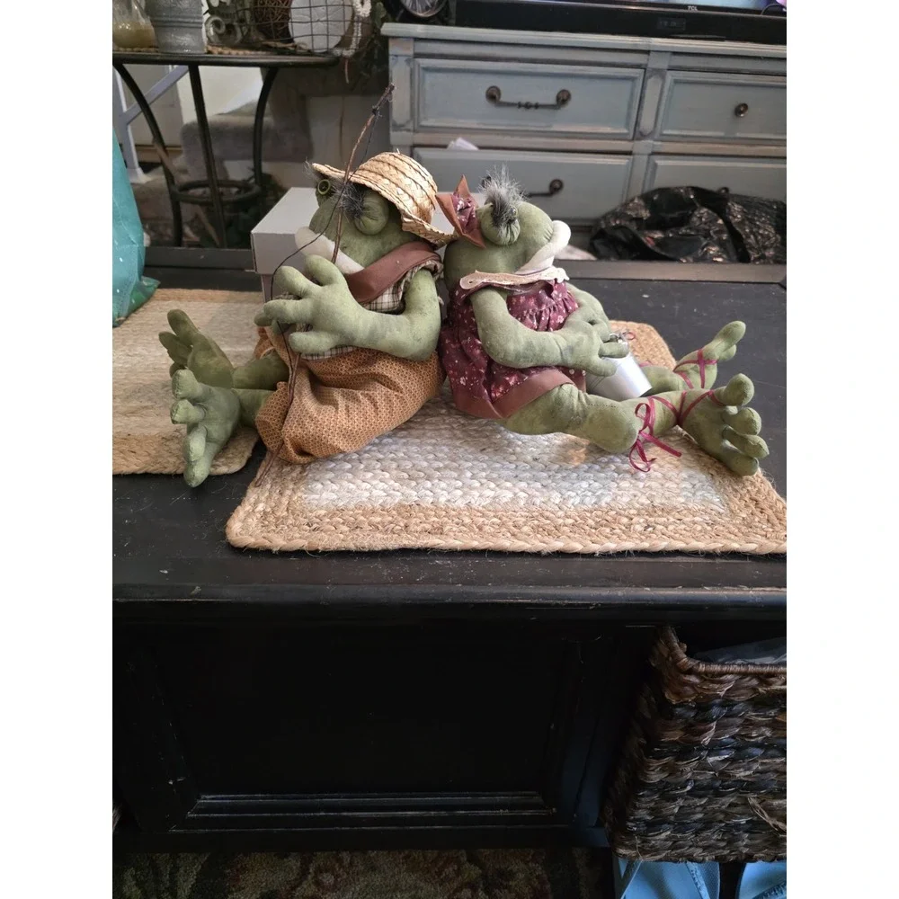 Tender Hearts Collectibles Fishing‎ Mr & Mrs Frog Couple Shelf Sitters